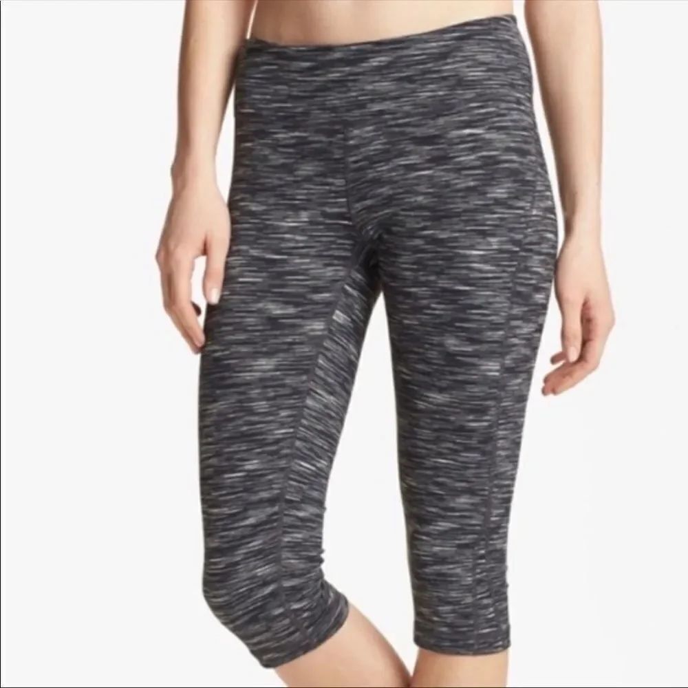 ✨ Zella Black Spacedye Capri Leggings✨